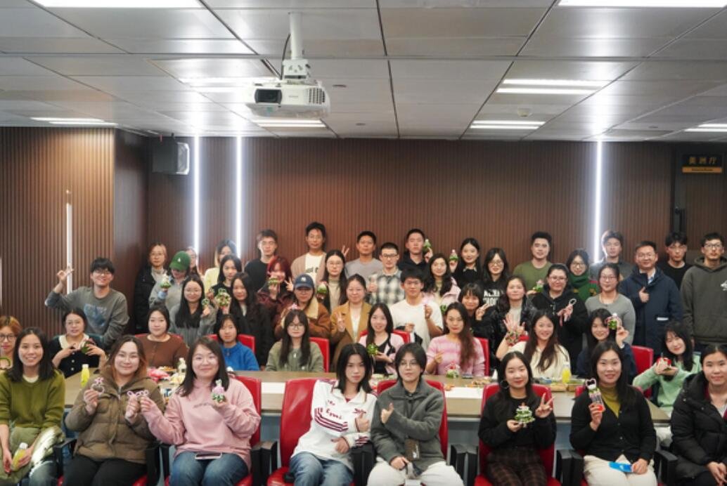 HARMAC Holds Christmas Creative Activity