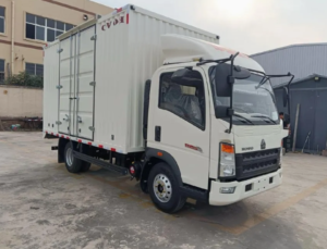 HOWO 4X2 Dry Box Cargo Truck
