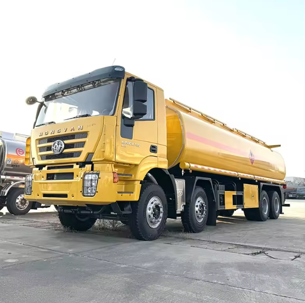 HONGYAN 25m³ 8X4 Fuel Tanker Truck