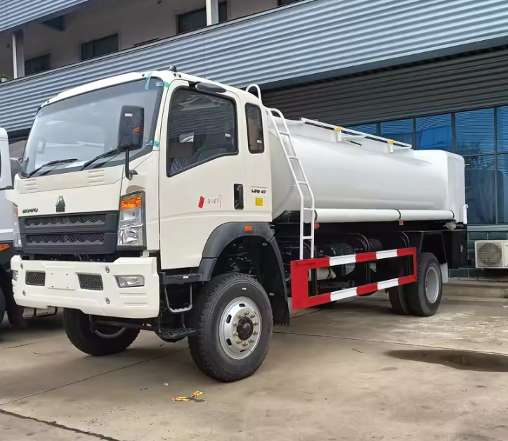 HOWO 8 m³ 4×2 Fuel Tanker Truck