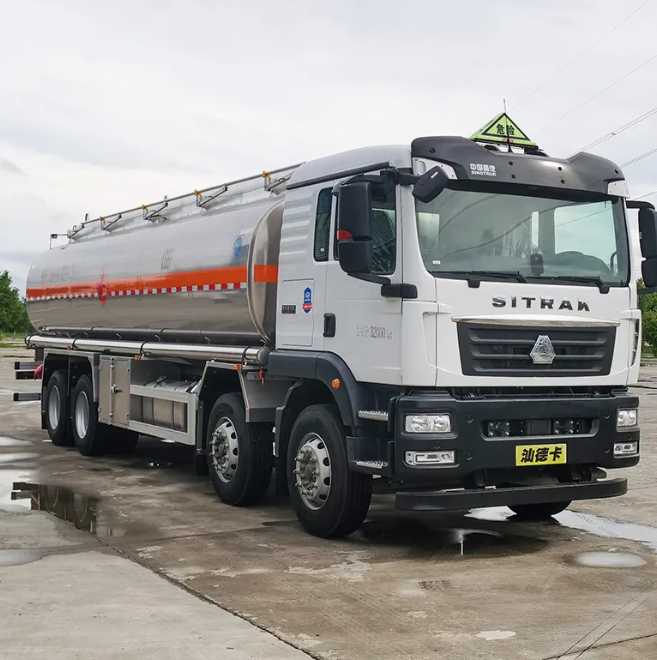 Sinotruk HOWO 31m³ 8×4 Fuel Tanker Truck