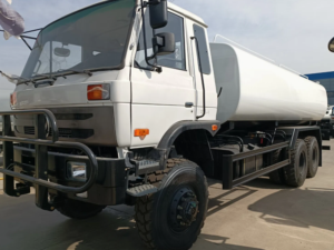 Dongfeng 6×4 all-wheel drive water tanker equipped with a Cummins engine