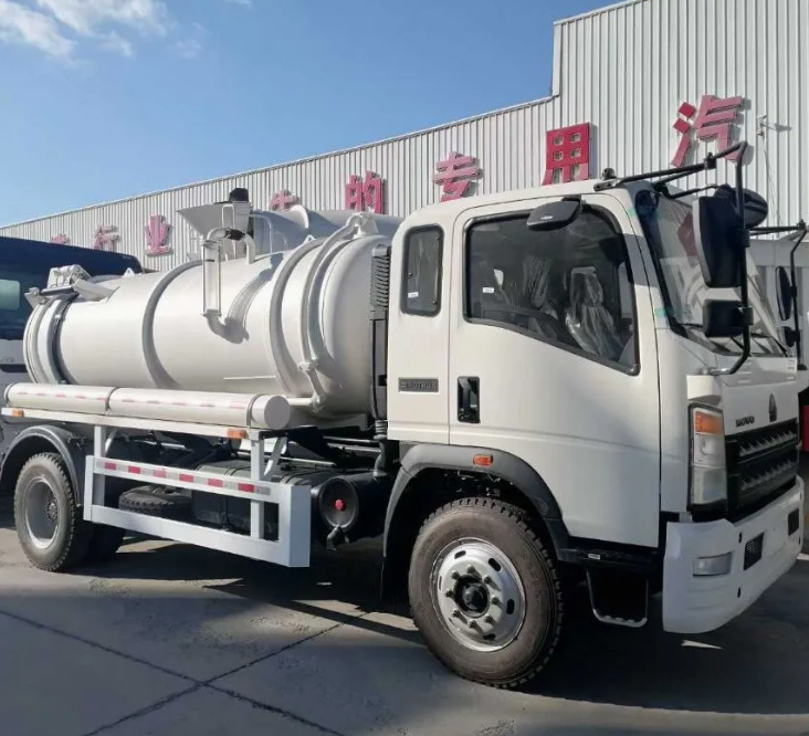 SINOTRUK HOWO 4X2 Multi-functional Sewage Suction Truck