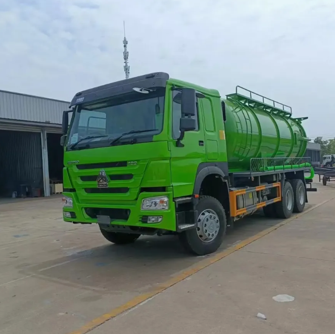 HOWO 20m³ Vacuum Sewage Suction Truck with 6.3t Front Axle