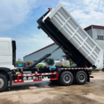 SINOTRUK Hook Lift Compressed Garbage Trucks 