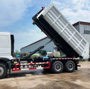 SINOTRUK Hook Lift Compressed Garbage Trucks 