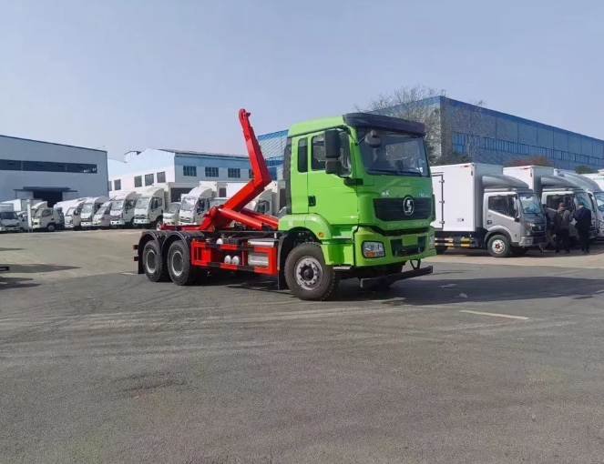 Sinotruk 4X2 300HP Garbage Truck with Hook Lift