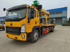 Factory Price Sinotruk HOWO Winch Platform 5.6m Roll Back Wheel Lift 8-Ton 10-Ton Flatbed Crane Wrecker Tow Truck Wrecker Truck with Crane