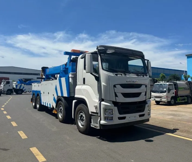 ISUZU 50 Tons Heavy Duty Isuzu 360 Degree Rotation Wrecker Truck for Traffic Accident Road Recovery