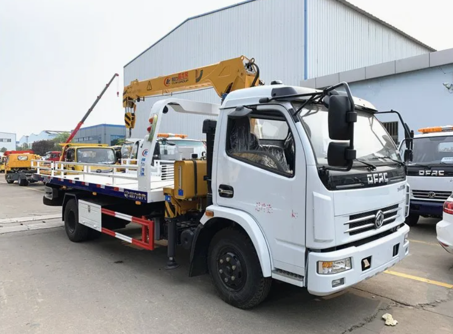 Factory Direct Sales 4t Dongfeng 4X2 Wrecker Mounted Crane Road Recovery Tow Trucks