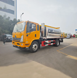 HOWO 8T High-Performance Asphalt Distributor Truck for Efficient Paving Solutions