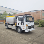 Sinotruk Ace Asphalt Sprayer Truck 6-Ton Compact Road Paving Equipment Asphalt Truck for Sale