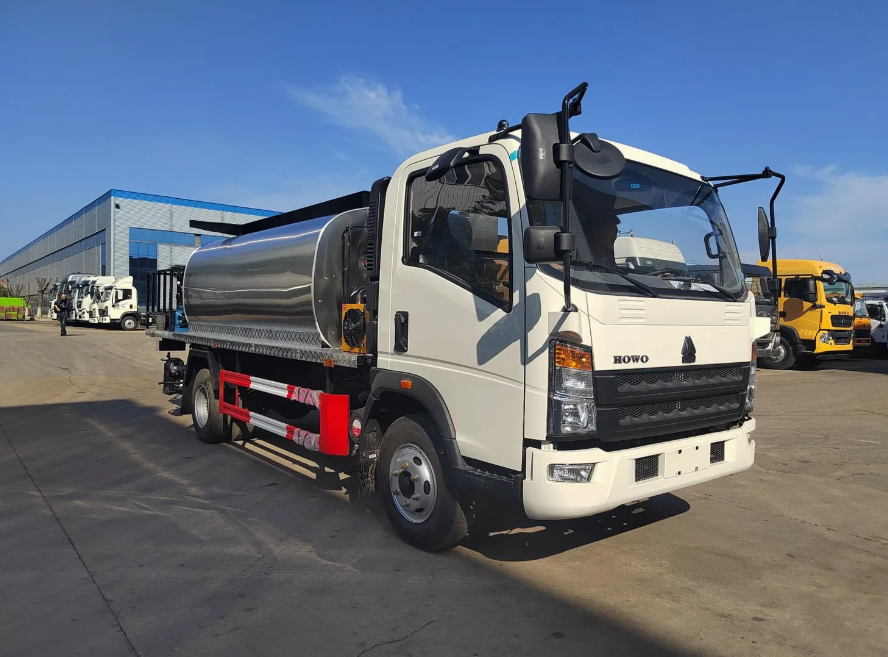 Brand New Asphalt Sprayer HOWO Asphalt Distributor Truck Hot Sale
