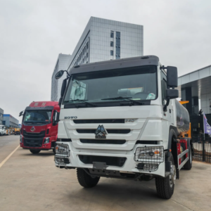 HOWO 8 Tons Asphalt Distributor Tank Truck Road Maintenance Truck Bitumen Spray Truck